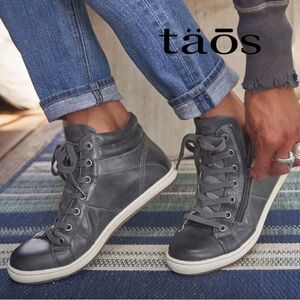 Taos Union High Top Leather Side Zip Sneaker Steel Women’s Size 9